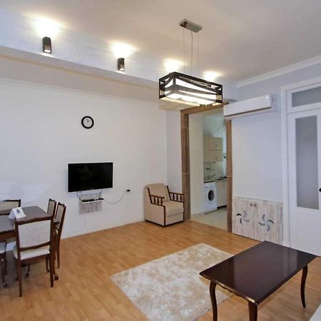 Sunny Apartment In The Center Yerevan Exterior photo