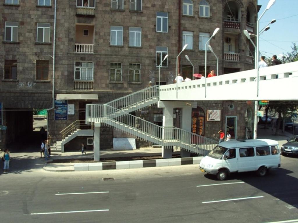 Sunny Apartment In The Center Yerevan Exterior photo