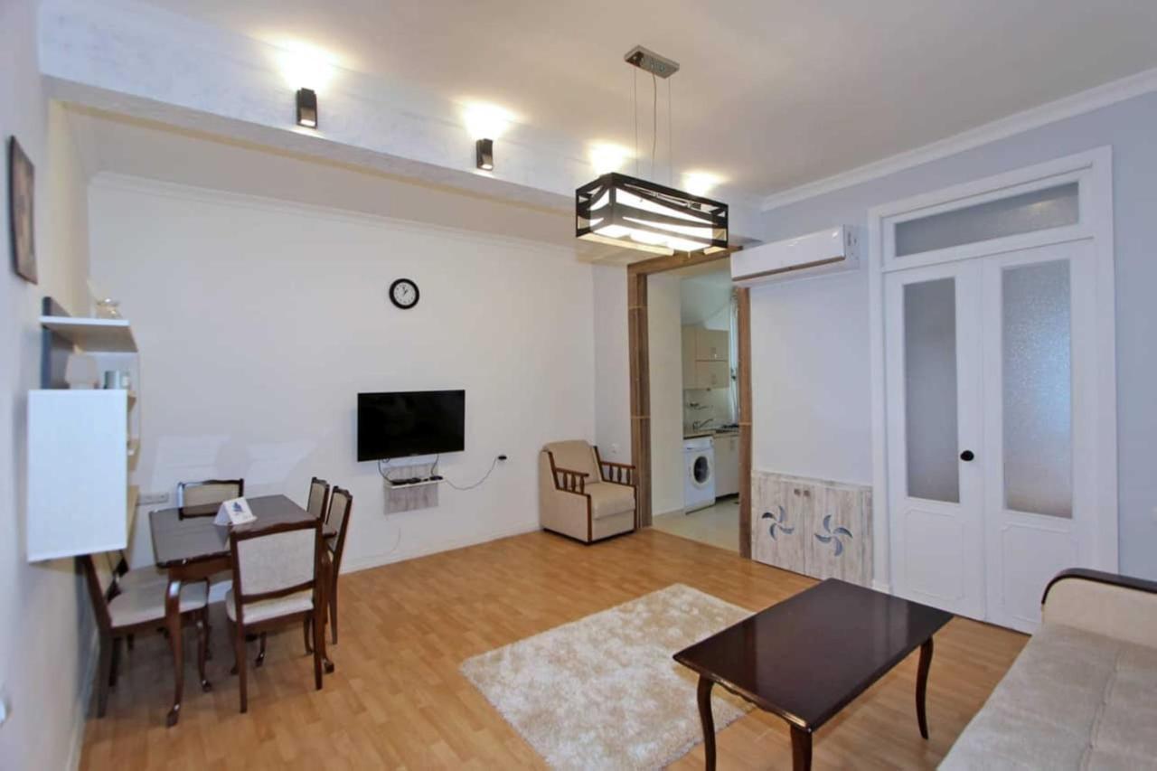 Sunny Apartment In The Center Yerevan Exterior photo