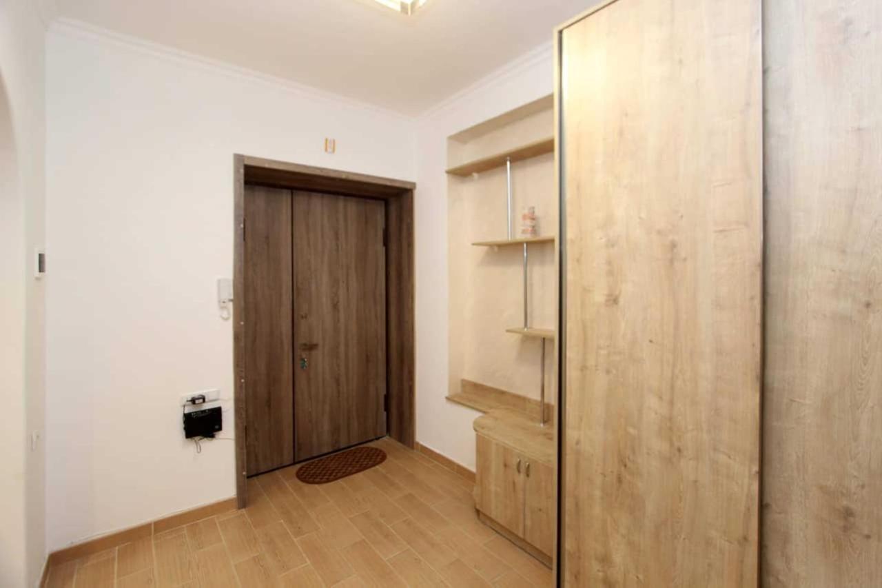 Sunny Apartment In The Center Yerevan Exterior photo